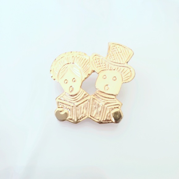 Vintage Jewelry - Gold Tone Christmas Carolers Brooch